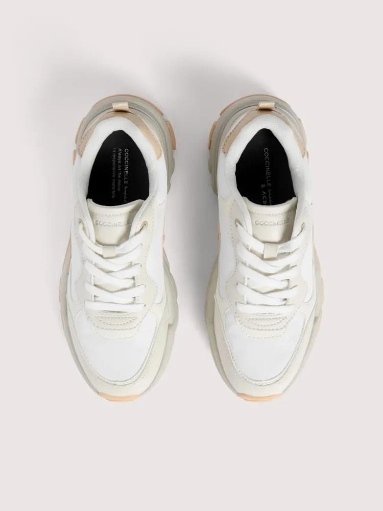 COCCINELLE SAPATILHAS BRANCAS COM LOGO