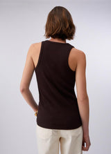 TOP CASTANHO CANELADO COM MINI LOGOTIPO